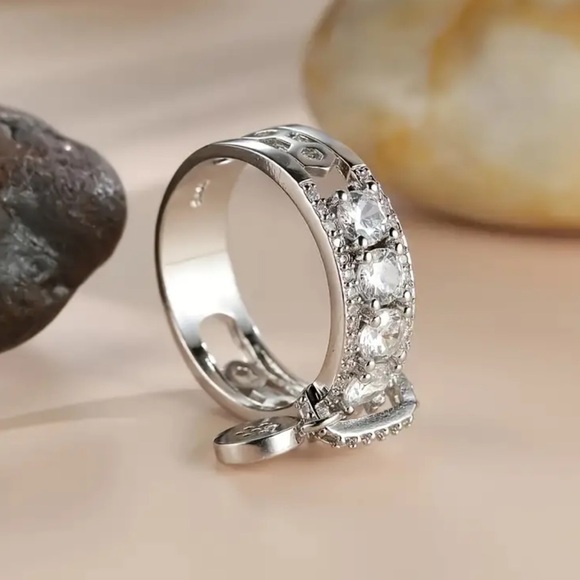 Silver color dangle ring - Picture 4 of 4